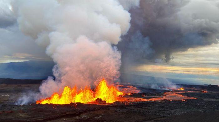 Majestic pictures show the world’s largest active volcano spew lava