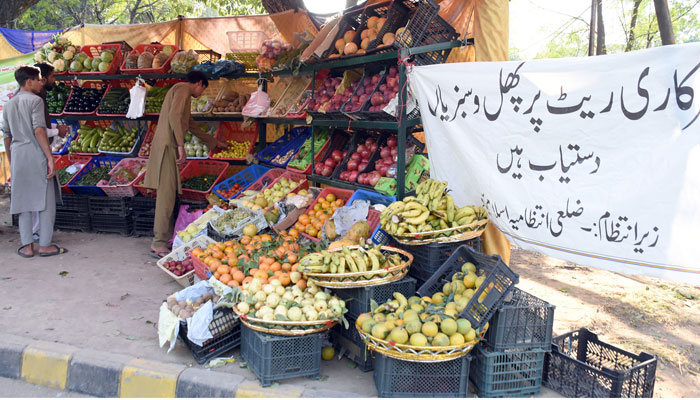 People are busy in buying vegetables in roadside shop installed by the city government as people purchasing vegetables and fruits at government fixed retail prices in Islamabad. — Online/File