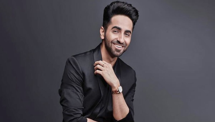 Ayushmann Khurrana sings with a Dehli street singer