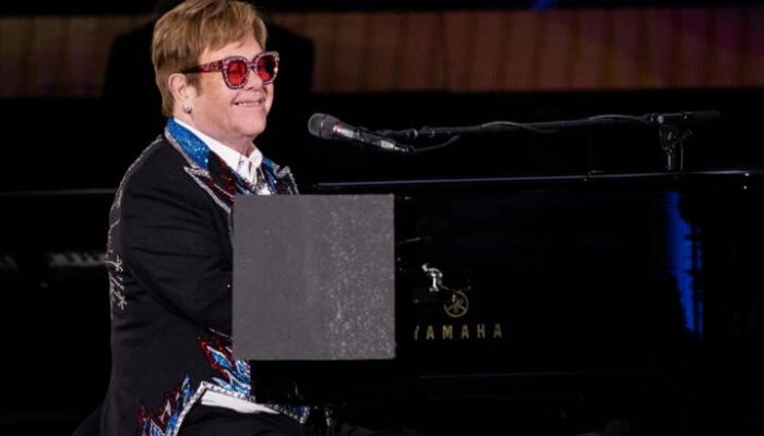 Matahari terbenam dalam tur Inggris terakhir Elton John di Glastonbury