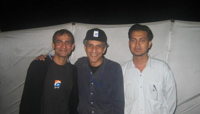 President of Geo and Jang Group Imran Aslam (centre) poses along with Geo News personnel.