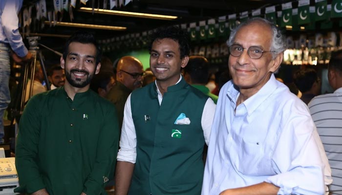 President of Geo and Jang Group Imran Aslam (right) poses along with Geo News anchorperson Mohammad Junaid (centre).