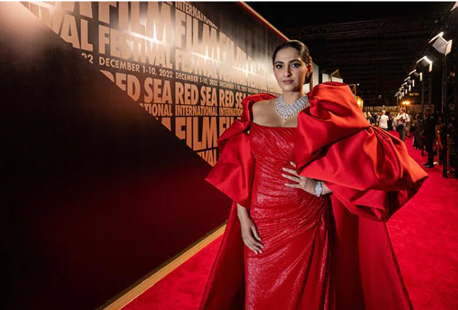 Sonam Kapoor looks drop-dead gorgeous at the Red Sea IFF: See Pics