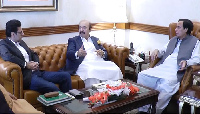 CM Pervaiz Elahi and his son Moonis Elahi met Punjab Assembly speaker Sibtain Khan at the CM House on December 3, 2022. Twitter/