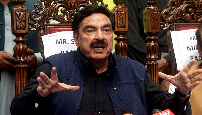 Former Minister for Interior Sheikh Rasheed Ahmad addressing a press conference at Awami Muslim League Secretariat in Peshawar on April 28, 2022. — APP