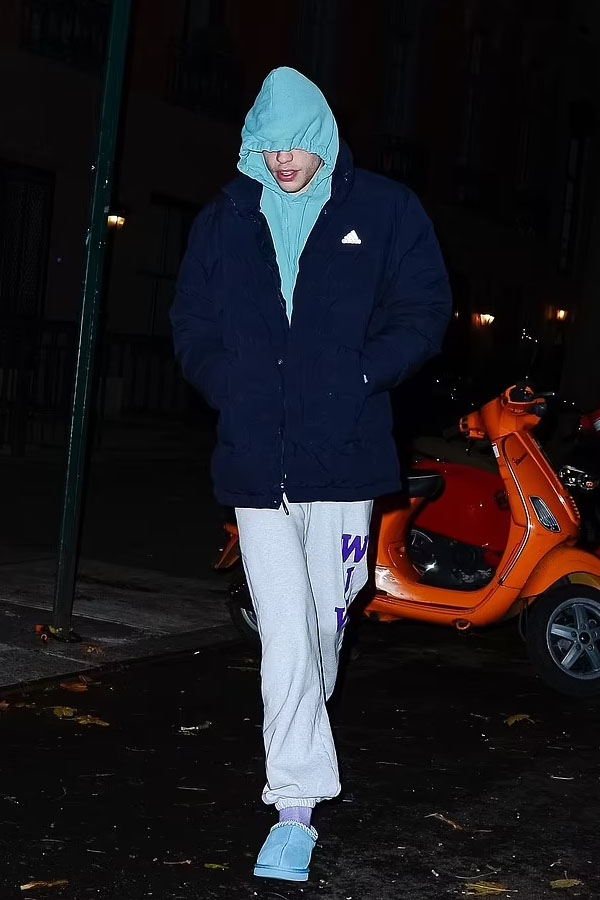 Pete Davidson fails to go incognito as he exits Emily Ratajkowski’s home