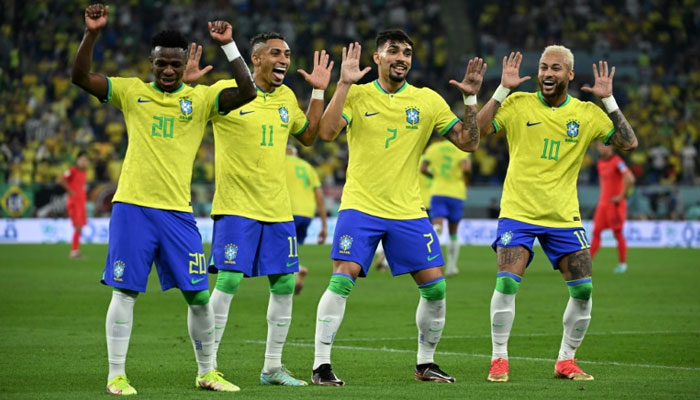 With Neymar (L) back in action, Brazil danced their way to the World Cup quarter-finals. AFP