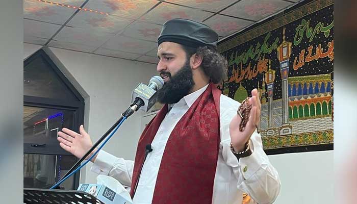 Shaykh Muhammad Hassan Haseeb ur Rehman addressing attendees at an event in the UK. Pic by the author