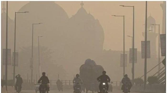 Curbing smog: LHC asks govt to submit notification of 3-day closure of schools tomorrow
