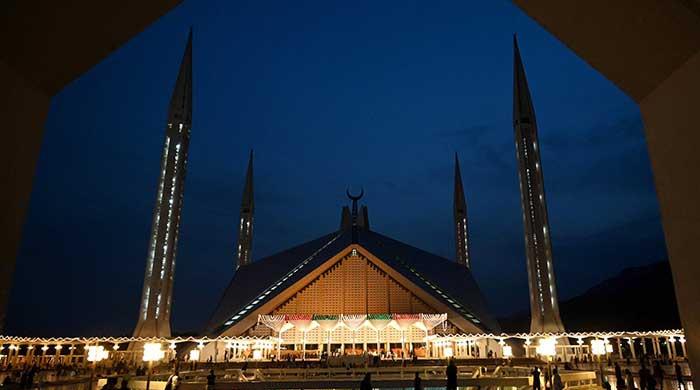 Restriction on women’s prayers at Faisal Mosque draws president’s attention