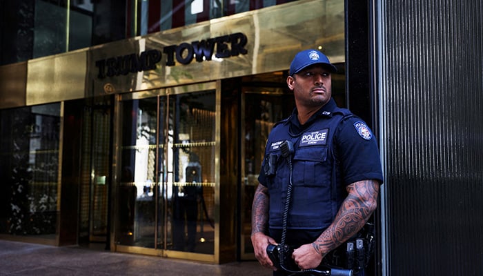 An officer from the New York City Police Department (NYPD) stands guard outside Trump Tower, after former U.S. President Donald Trump said that FBI agents raided his Mar-a-Lago home in Palm Beach, Florida, in Manhattan, New York City, New York, U.S., August 12, 2022. —Reuters