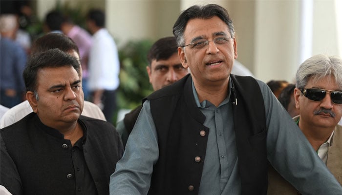 PTI leader Asad Umar addressing a press conference outside the Supreme Court. — AFP/File