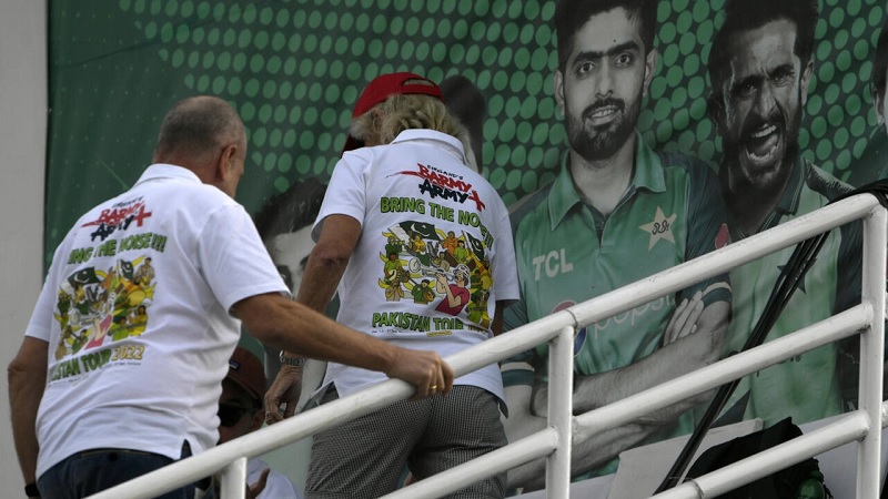 Englands Barmy Army of rabid supporters marched into Pakistan for their first cricket Test tour in the country in nearly two decades.— AFP