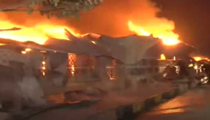 Fire has damaged over 150 shops in Islamabads Peshawar Mor Sunday Bazaar in H-9 sector. — Screengrab/YouTube/GeoNews