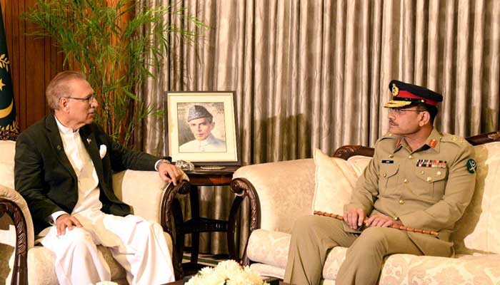 Chief of Army Staff General Syed Asim Munir called on President Dr Arif Alvi at Aiwan-e-Sadr in Islamabad on November 24, 2022. — Twitter/@PresOfPakistan