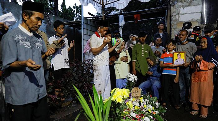Indonesian suicide bomber kills one, wounds at least 10 