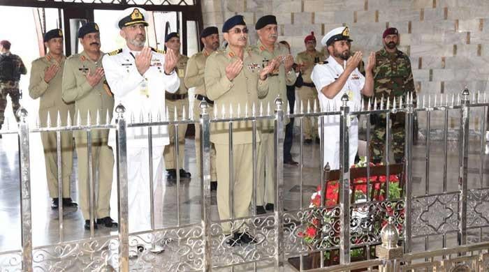 Gen Munir visits Quaid's mausoleum on maiden trip to Karachi as COAS
