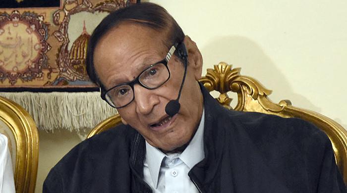 Shujaat offers to broker dialogue between Imran Khan, govt Shujaat offers to broker dialogue between Imran Khan, govt