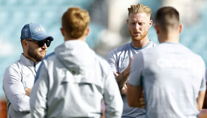 Cricket - Third Test - England Practice - The Oval, London, Britain - September 7, 2022 England head coach Brendon McCullum and Ben Stokes during practice Action Images via Reuters/Andrew Boyers