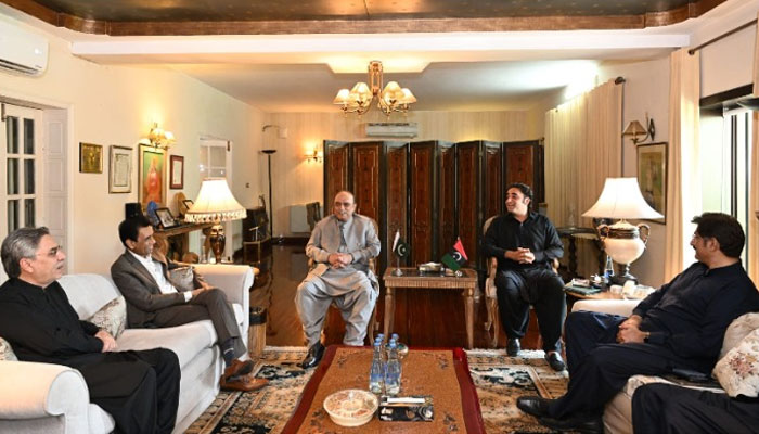 MQM-P meets with PPP leadership at a luncheon hosted by later in Islamabad. Photo: Twitter