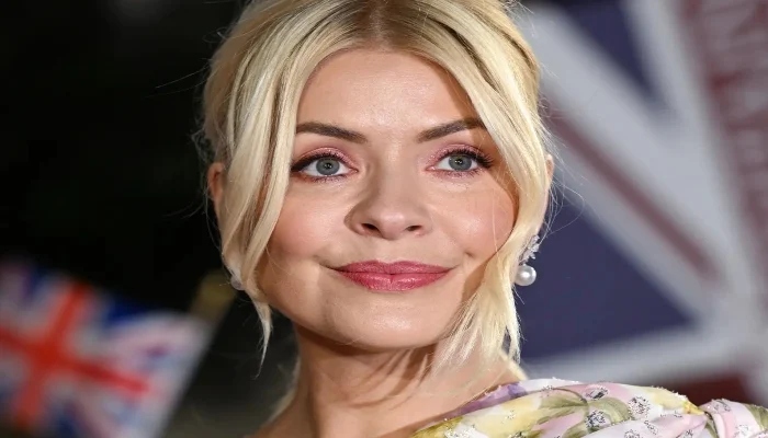 Celebrity Juice: Holly Willoughby remains unhurt as she falls down the studio stairs