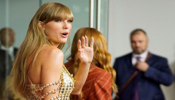 Taylor Swift to make film directorial debut with script she wrote