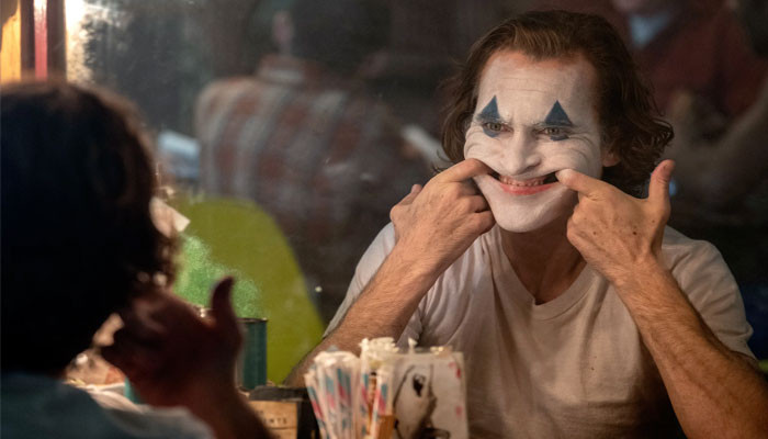Todd Phillips unveils first look of Joaquin Phoenix in the 'Joker' sequel - Vimarsana News