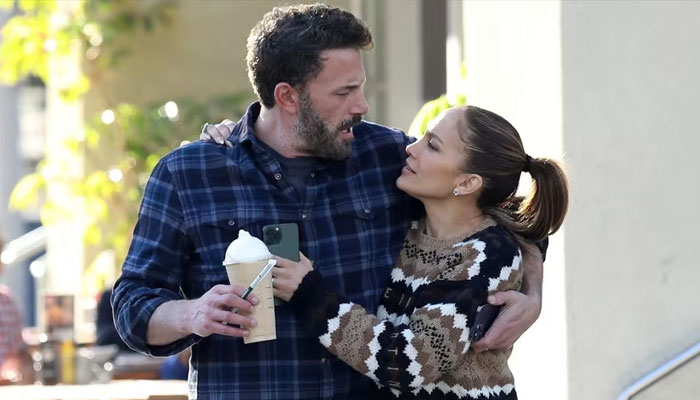 Love effect? Ben Affleck dumps Dunkin for Starbucks