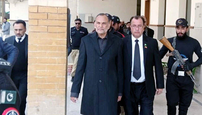 PTI Senator Azam Swati being escorted from the court premises in Quetta. — PPI/File