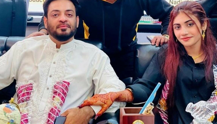 Deceased MNA Aamir Liaquat and his third wifeDania Shah. — Twitter/File