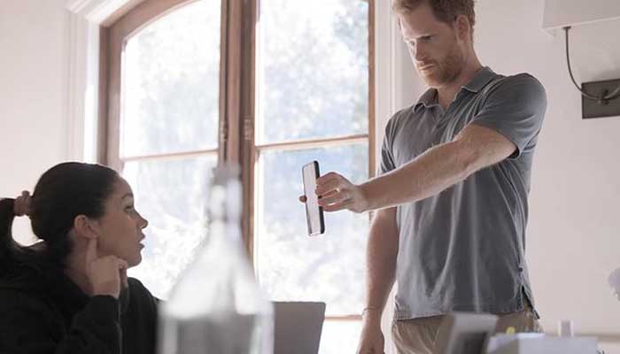 Prince Harry disgraces his brother William by showing his text to Meghan?