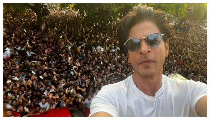 Shah Rukh Khan calls Pathaan patriotic on Twitter