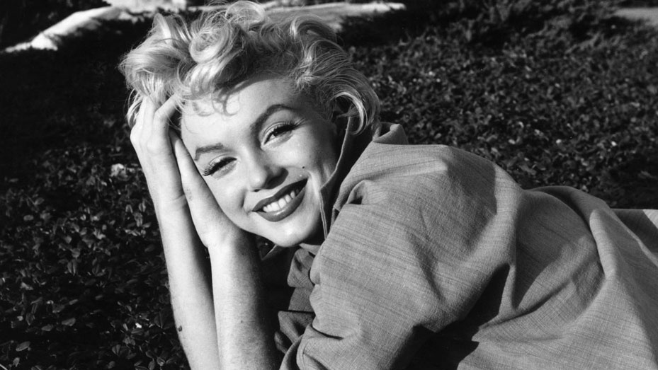 Marilyn Monroes greeting card from father sells for $31k at auction
