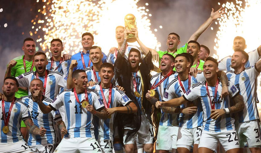 Ashton Kutcher, Reese Witherspoon celebrate Argentina victory in World Cup 2022