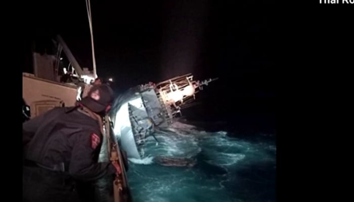 Thai navy hunts for 33 missing marines after warship sinks — Photo: screengrab/Reuters