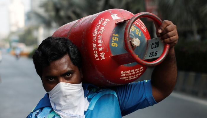 A man carries a gas cylinder as he waits to purchase cooking gas after India ordered a 21- day nationwide lockdown to limit the spreading of coronavirus disease (COVID-19) in Mumbai, India March 27, 2020.— Reuters