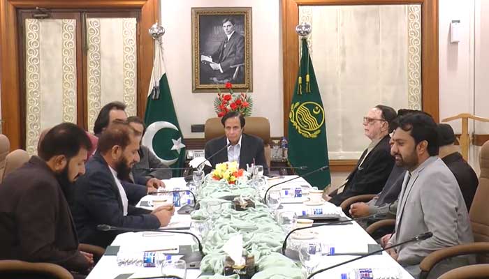 Punjab Chief Minister Chaudhry Parvez Elahi presides over a meeting with PML-Qs parliamentary members in Punjab. — Screengrab/Twitter/@ChParvezElahi