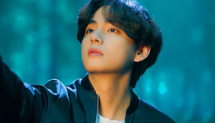 Watch: BTS V drops cover of 'It's Beginning to Look a Lot Like Christmas' - Vimarsana News