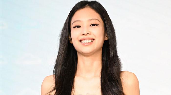 BLACKPINK Jennie on headlines for attending fashion show and group ...