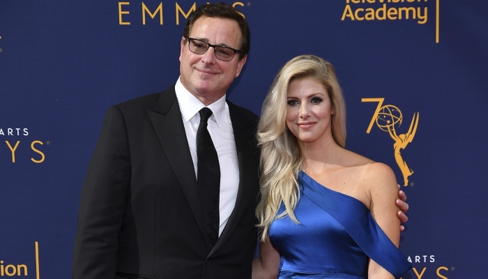 Kelly Rizzo reminisces ‘happier times’ during her first Christmas without Bob Saget