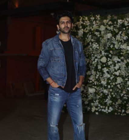 Salman Khans 57th Birthday: Shah Rukh Khan and others attend his birthday bash