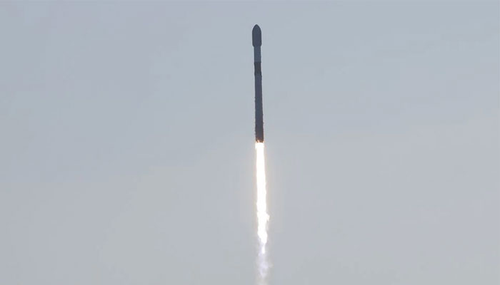 SpaceX Falcon 9 rocket lifts off, carrying 53 Starlink internet satellites, from the Kennedy Space Center in Cape Canaveral, Florida, U.S. May 18, 2022.