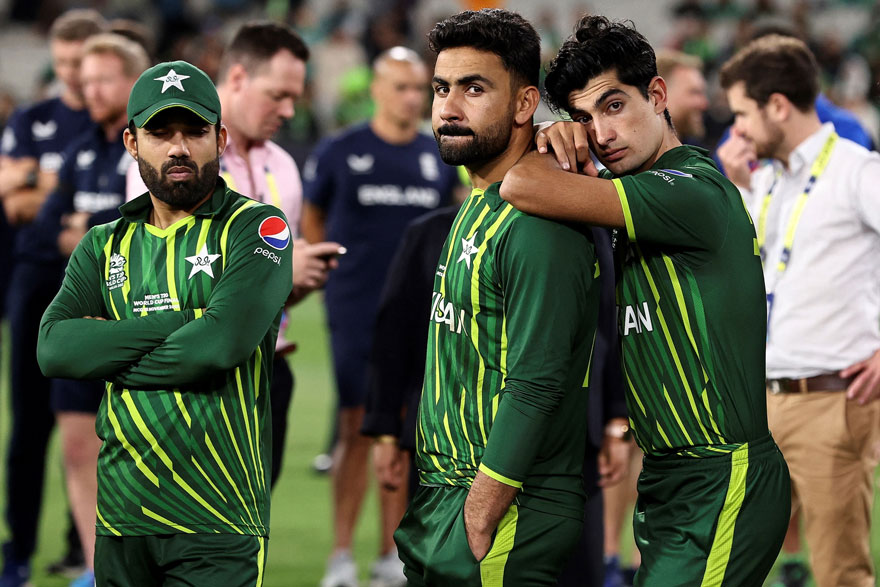 Muhammad Rizwan (L) and Naseem Shah (R) look on after the ICC men´s Twenty20 World Cup 2022 Final between Pakistan and England at Melbourne Cricket Ground in Melbourne on November 13, 2022. — AFP