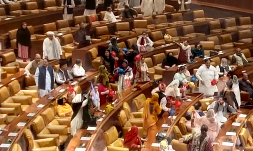 An image of Punjab lawmakers from PTI and PML-Q creating ruckus in the provincial assembly ahead of CMs election on April 16. — Screengrab