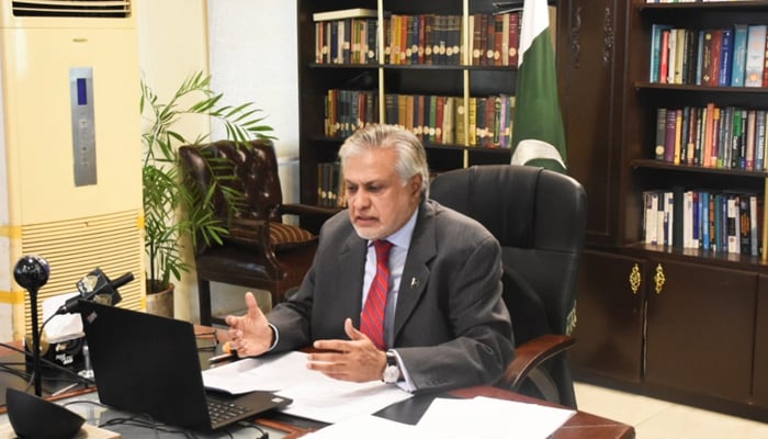 Finance Minister Ishaq Dar addressing investors at the Pakistan Stock Exchange from Islamabad on December 28, 2022. — Twitter/FinMinistryPak
