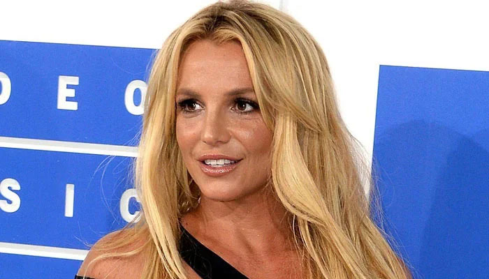 Britney Spears ‘pulls off’ geek look: ‘Nerd of the century’