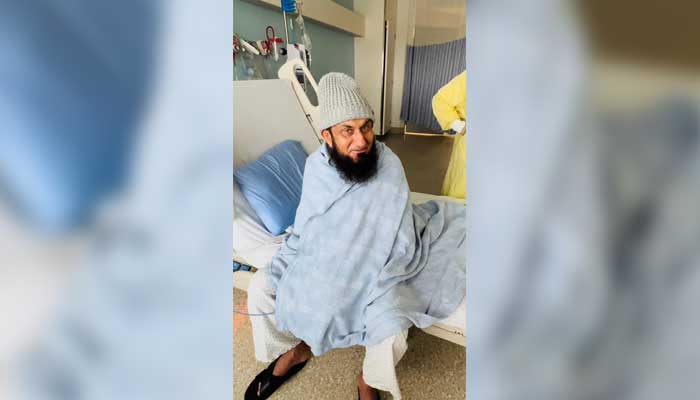 Maulana Tariq Jameel poses for a photograph a day after suffering from a cardiac arrest in Canada. — Twitter/TariqJamilOFCL