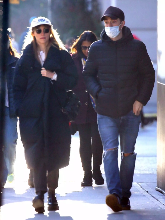 Robert Pattinson and girlfriend Suki Waterhouse spotted on a romantic stroll in New York