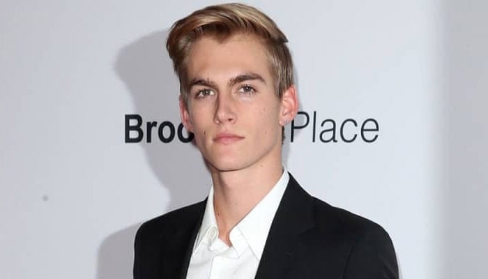 Presley Gerber hangs with new lady love during vacation with family