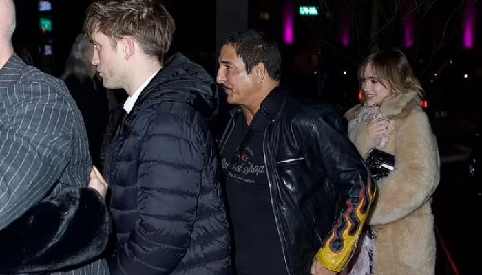 Robert Pattinson and girlfriend Suki Waterhouse welcome 2023 with friends